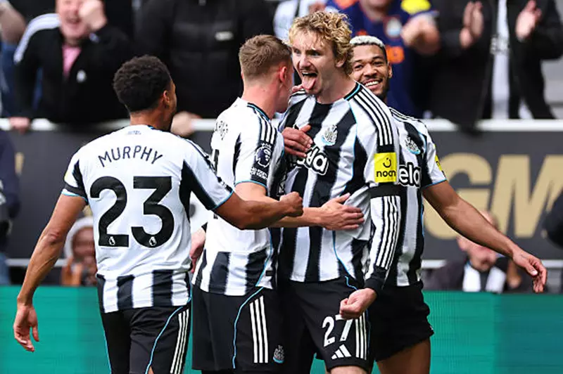 نيوكاسل يمدد عقد حارسه حتى عام 2027